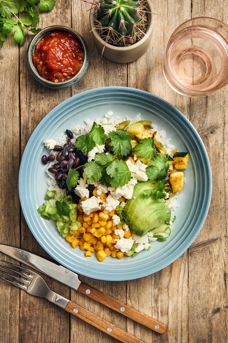 Tex-mex bowl med rostad zucchini, bönor, majs och avokado