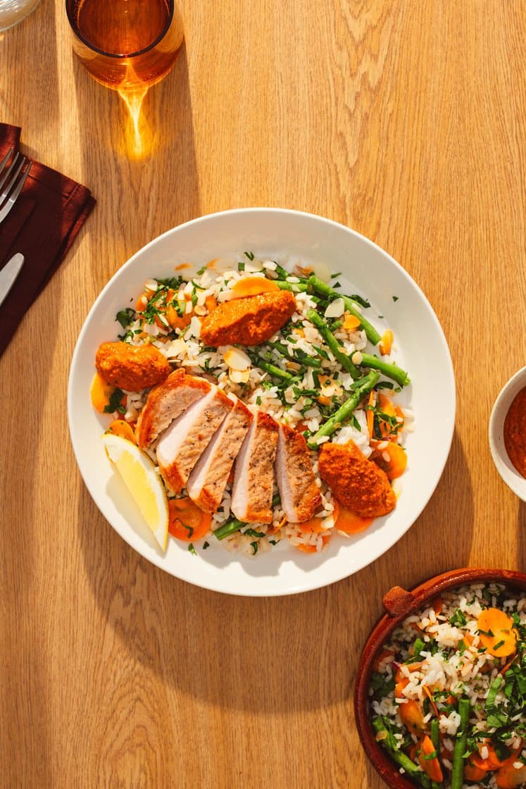 Chuletas de cerdo, con salsa romesco - Fläskkotlett med romescosås och grönsaksris