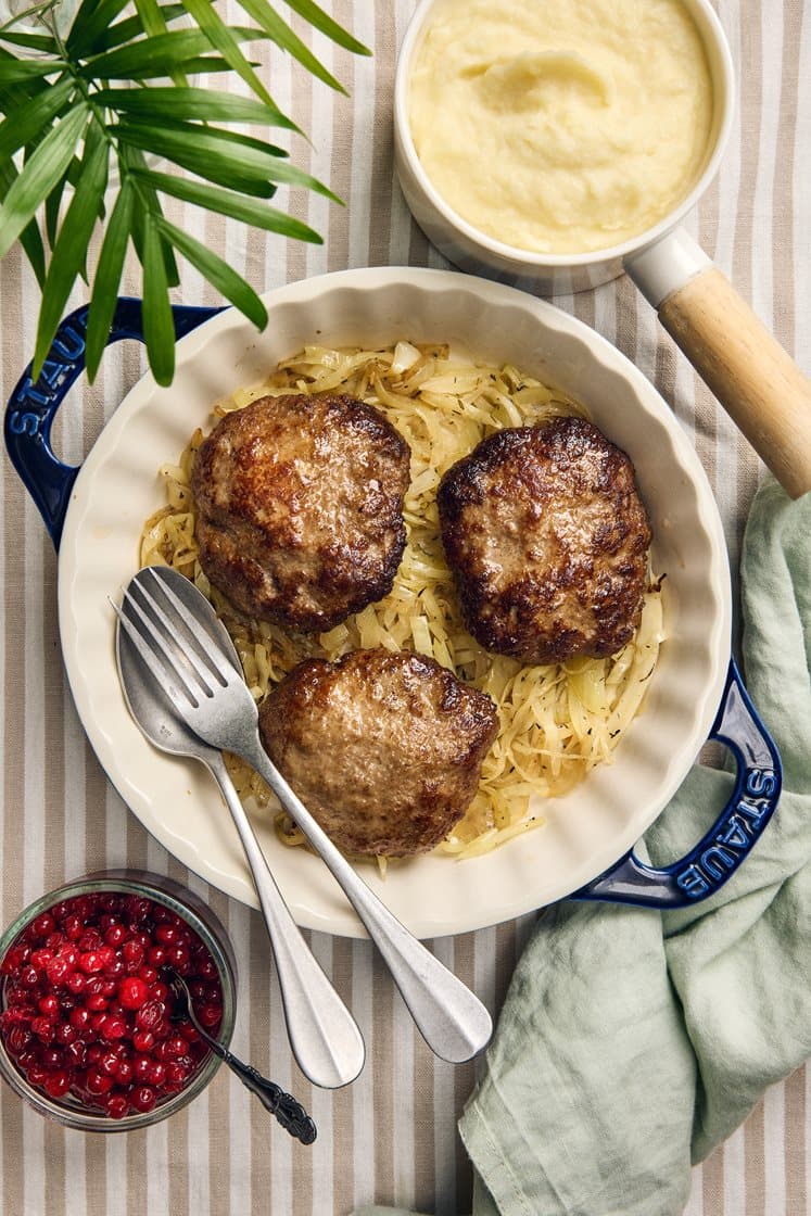 Pannbiff med ugnsstekt kål och potatismos