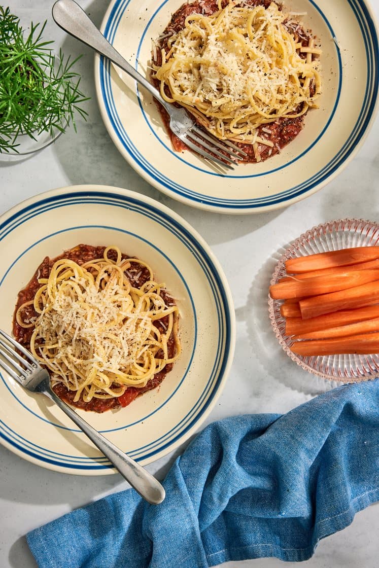 Pasta med oreganodoftande köttfärssås och parmesan