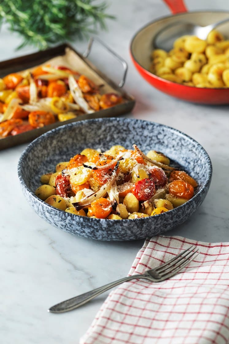 Rosmarinstekt gnocchi med rostade tomater och pecorino