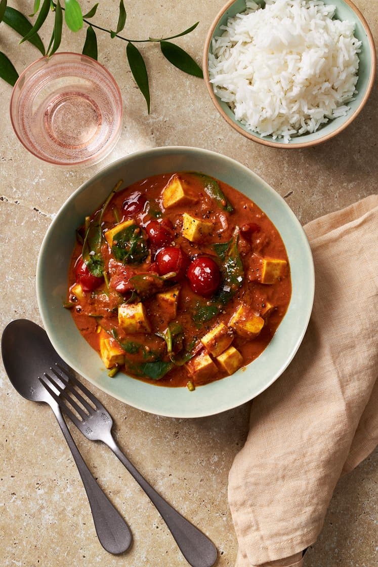 Tikka masala med grillost och babyspenat