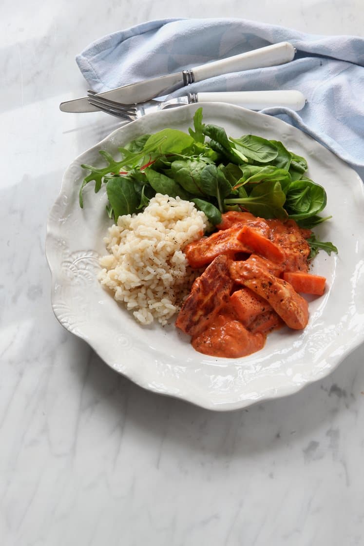 Pannoumi stroganoff med basmatiris och mixsallad