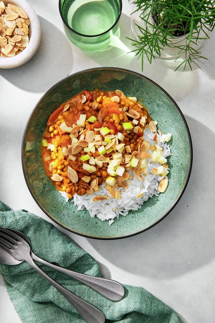 Krämig curry med rostad mandel och äpple