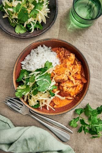 Chicken red curry med jasminris och thaisallad