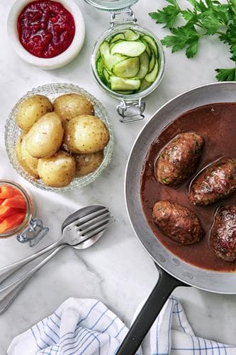Persiljejärpar med inlagd gurka, morot och kokt potatis