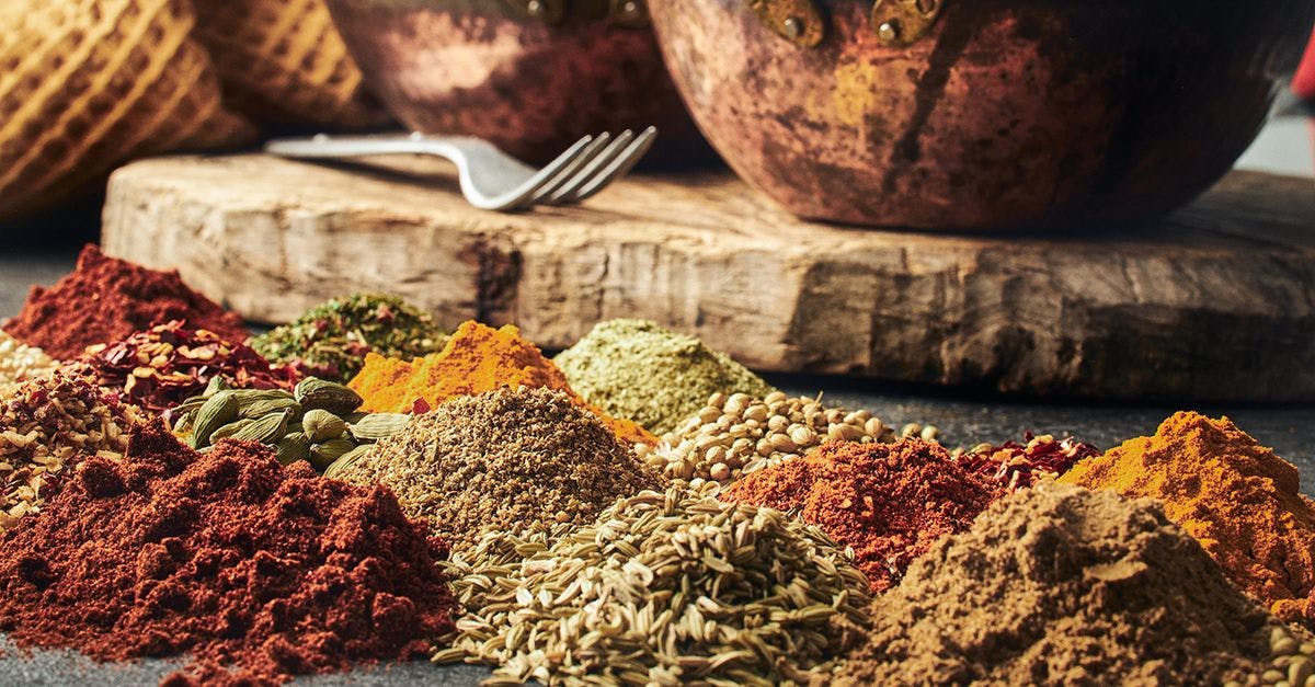 Curry, koriander, chili och andra indiska kryddor
