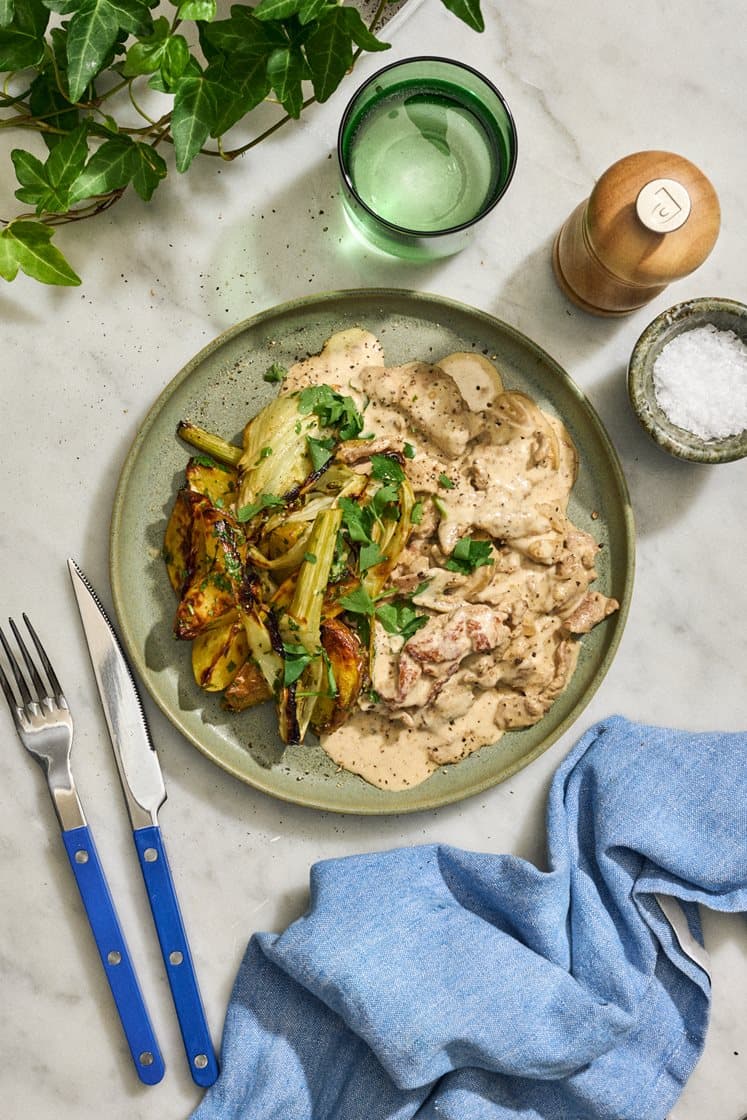 Gräddig vildsvinsauté med fänkålsfrön och rostad gremolatapotatis