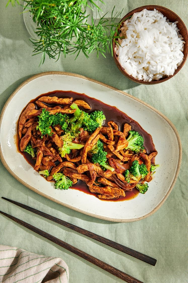 Pork teriyaki wok med lime och broccoli