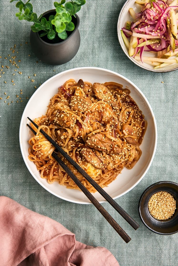 Buldak noodles - Koreansk kalkon med mozzarella, risnudlar och rostade sesamfrön