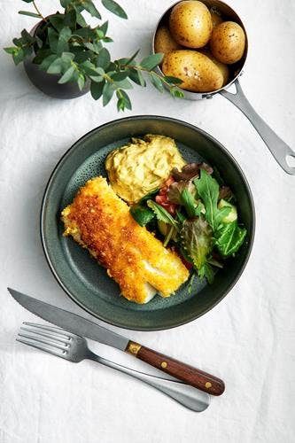 Majspanerad torsk med currydressing och potatis 